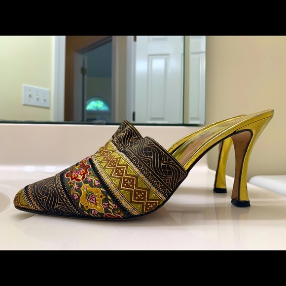 Karla del monaco Shoes - Richly Embroidered mules size 10